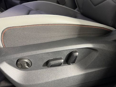 Used 2024 Volkswagen Atlas Peak Edition SE image 24