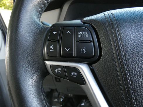 Used 2017 Toyota Sienna XLE image 72