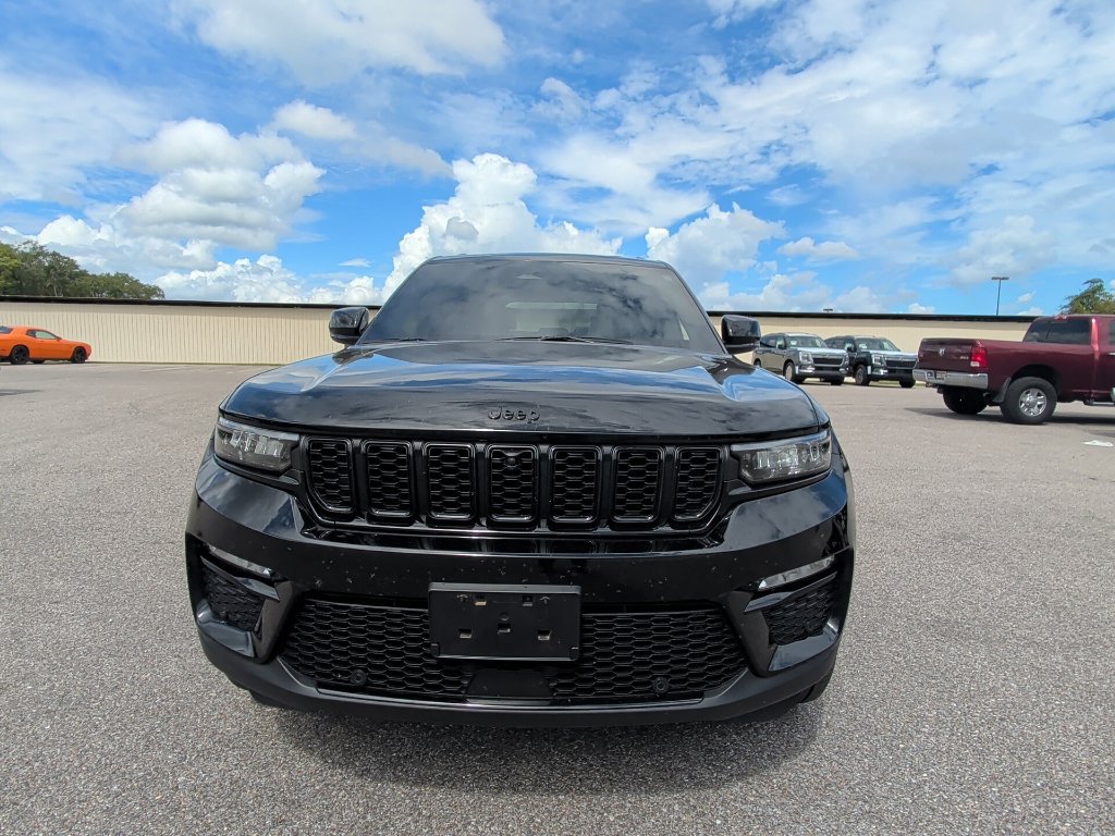 Used 2025 Jeep Grand Cherokee Limited w/ Luxury Tech Group II AWD/4WD image 2