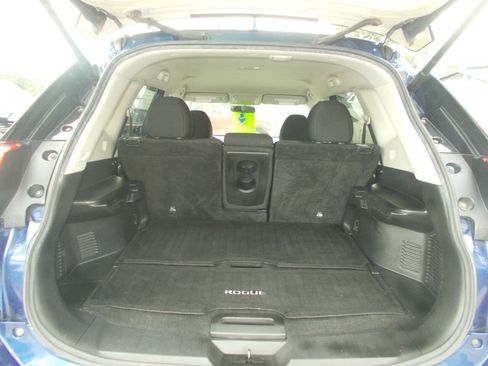 Used 2018 Nissan Rogue SV AWD/4WD image 17