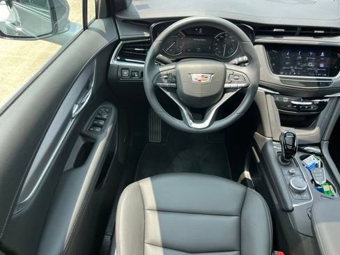 Used 2025 Cadillac XT6 Luxury FWD image 29