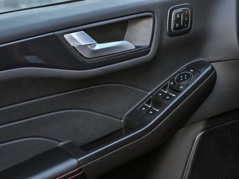 Used 2024 Ford Escape ST-Line Select w/ Tech Pack #2 image 12