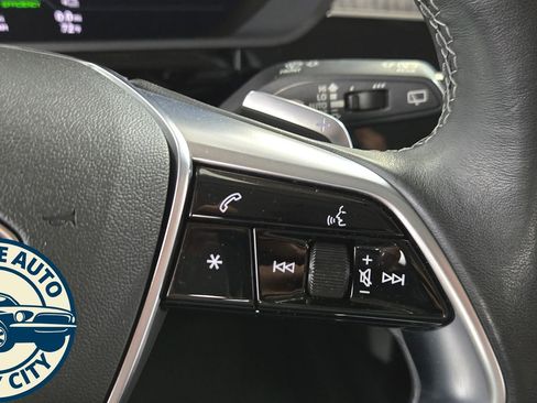 Used 2022 Audi e-tron Premium AWD/4WD image 13