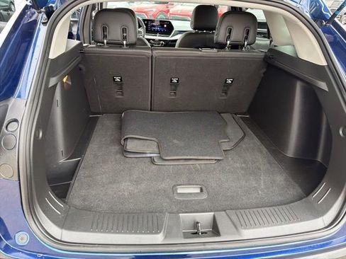 Used 2024 Chevrolet Trax LT w/ Driver Confidence Package image 28