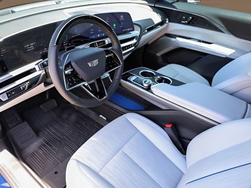Used 2024 Cadillac Lyriq Luxury w/ LPO, Floor Liner Package AWD/4WD image 9