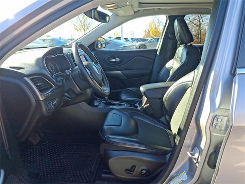 Used 2020 Jeep Cherokee Latitude Plus w/ Comfort/Convenience Group image 13