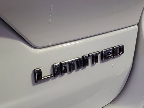 Used 2023 Jeep Grand Cherokee Limited image 10