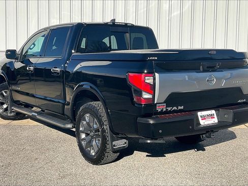 Used 2022 Nissan Titan Platinum Reserve w/ Moonroof Package image 15