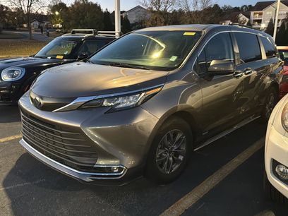 Used 2021 Toyota Sienna XLE