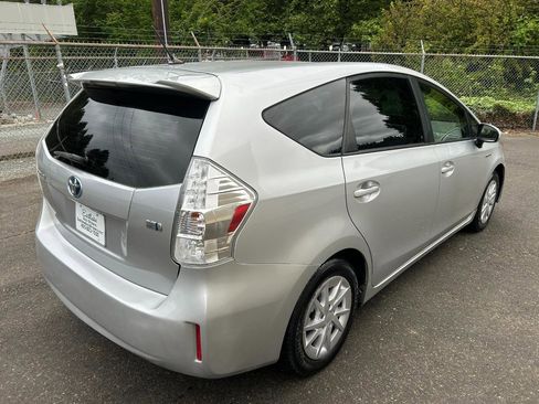 Used 2014 Toyota Prius V Two FWD image 5