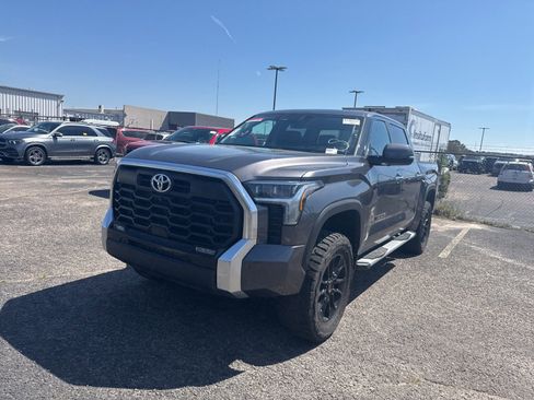 Used 2022 Toyota Tundra Limited w/ TRD Off-Road Package image 3
