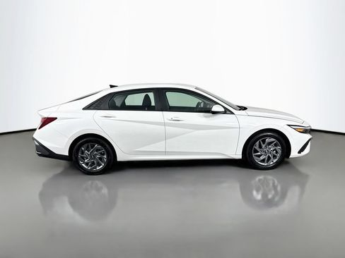 Used 2024 Hyundai Elantra SEL FWD image 4