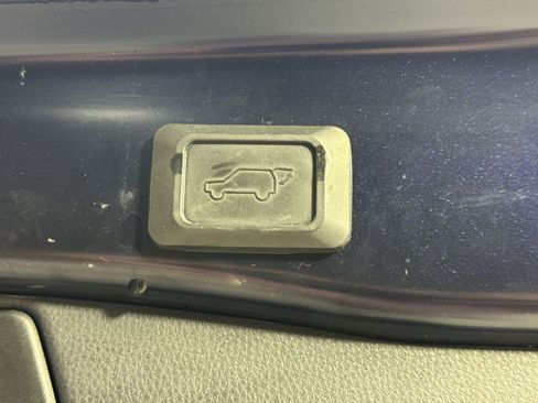 Used 2021 Toyota RAV4 XLE Premium AWD/4WD image 39