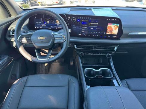 Used 2025 Chevrolet Traverse LT image 17