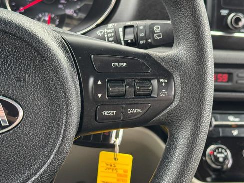 Used 2018 Kia Sedona L FWD image 22