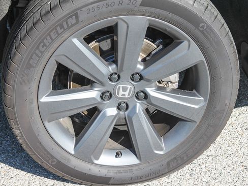 Used 2025 Honda Pilot Sport image 12