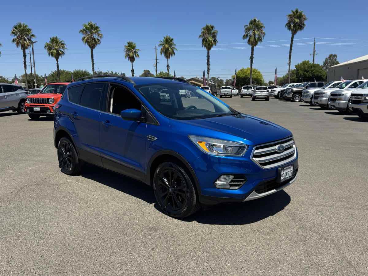 Used 2018 Ford Escape SE w/ SE Sync 3 Package AWD/4WD image 12
