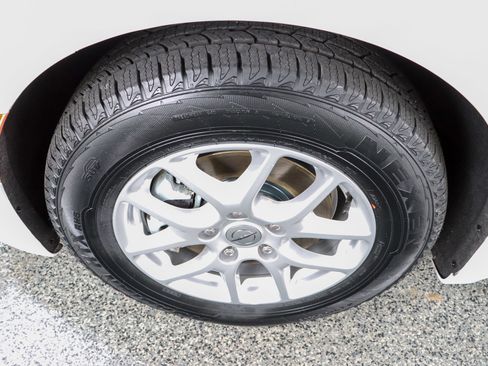 Used 2023 Chrysler Pacifica Touring-L image 11