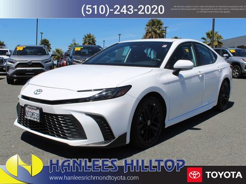 Certified 2025 Toyota Camry SE w/ Convenience Package image 3