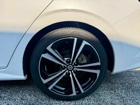 Used 2023 Nissan Sentra SR w/ SR Premium Package FWD image 5