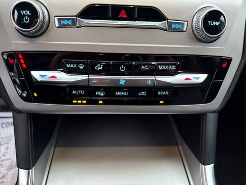 Used 2022 Ford Explorer XLT w/ Equipment Group 202A image 31