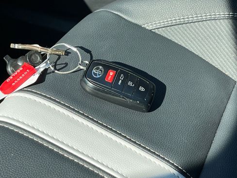 Used 2025 Toyota Camry SE image 21