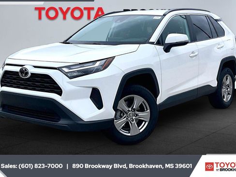 Used 2024 Toyota RAV4 XLE FWD image 10