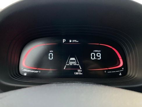 Used 2025 Hyundai Venue SEL image 15