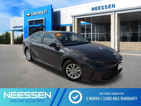 Used 2025 Toyota Camry LE FWD image 1
