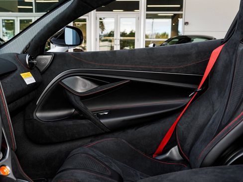 Used 2026 McLaren 750S Spider RWD image 26