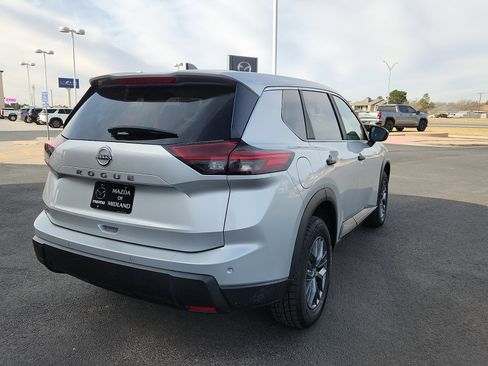 Used 2024 Nissan Rogue S image 7