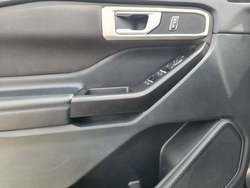 Used 2020 Ford Explorer XLT image 17