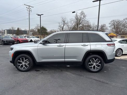 Used 2025 Jeep Grand Cherokee Limited w/ Luxury Tech Group II image 11