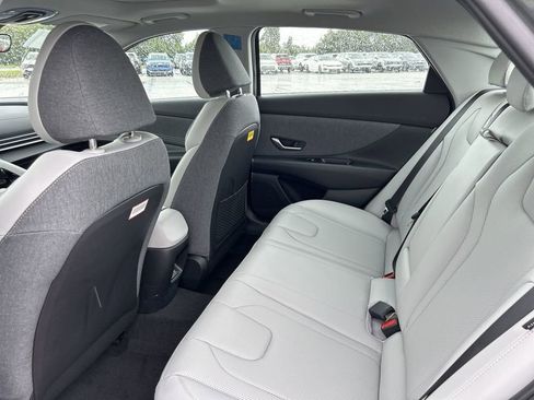 New 2025 Hyundai Elantra Limited image 19