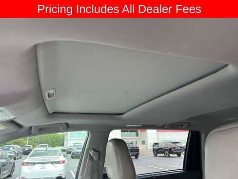 Used 2019 Toyota Highlander XLE FWD image 5