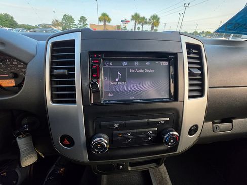 Used 2015 Nissan Frontier SV RWD image 16