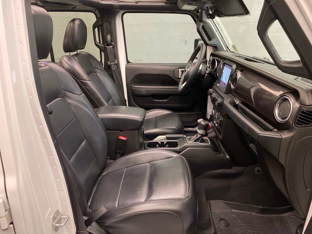 Used 2019 Jeep Wrangler Unlimited Sahara AWD/4WD image 24