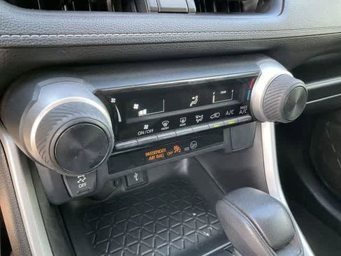 Used 2022 Toyota RAV4 LE image 22