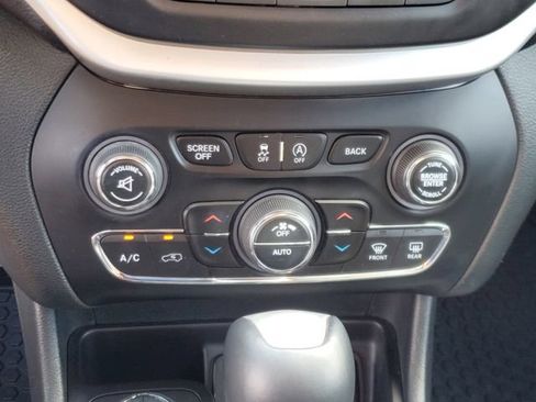 Used 2015 Jeep Cherokee Trailhawk w/ Comfort/Convenience Group AWD/4WD image 27