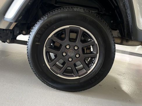 Used 2023 Jeep Gladiator Overland image 28