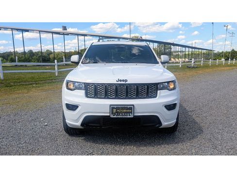 Used 2019 Jeep Grand Cherokee Altitude image 2