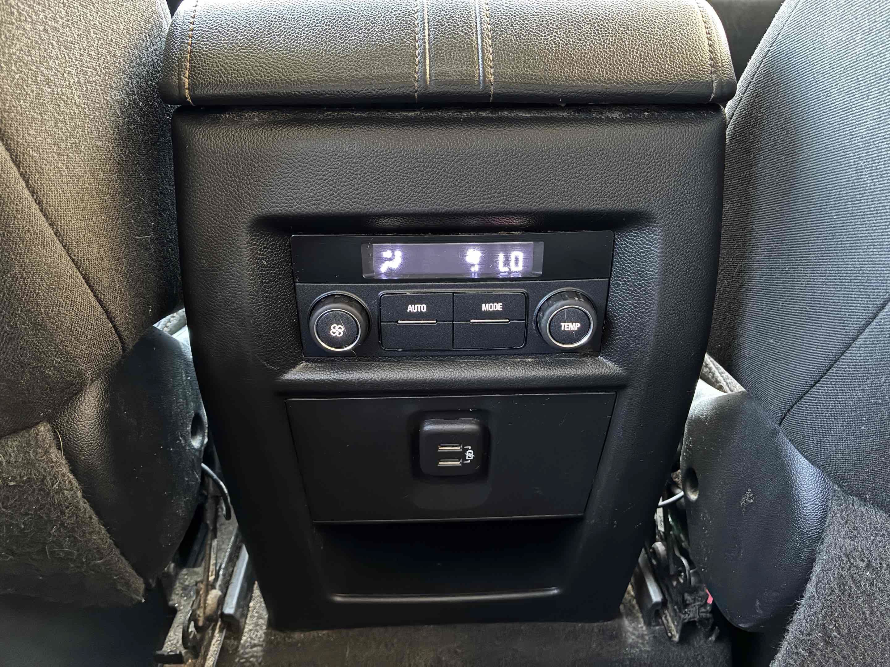 Used 2020 Chevrolet Traverse LT FWD image 48