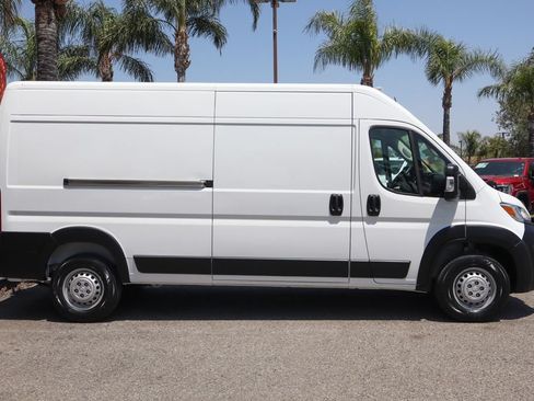 Used 2025 RAM ProMaster 2500 w/ Convenience Group FWD image 10