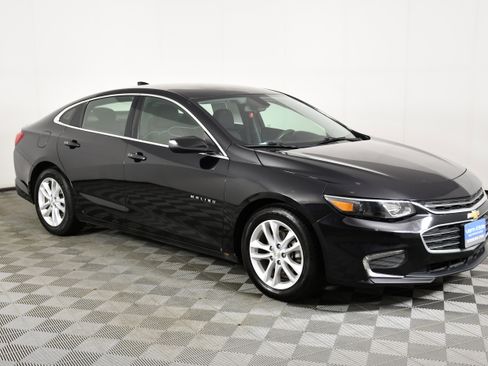 Used 2017 Chevrolet Malibu LT FWD image 4