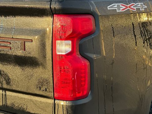 Used 2022 Chevrolet Silverado 1500 LT image 32