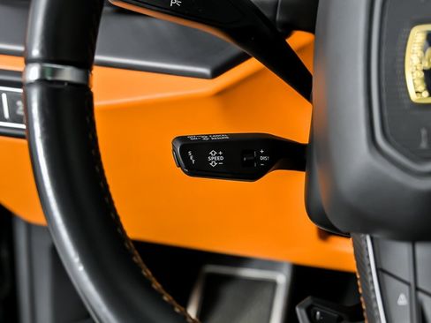 Used 2022 Lamborghini Urus AWD/4WD image 32