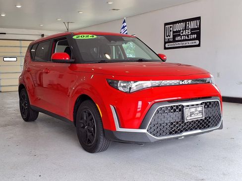 Used 2024 Kia Soul LX w/ Option Group 015 FWD image 18