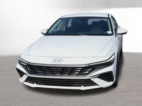 Used 2025 Hyundai Elantra Blue FWD image 36