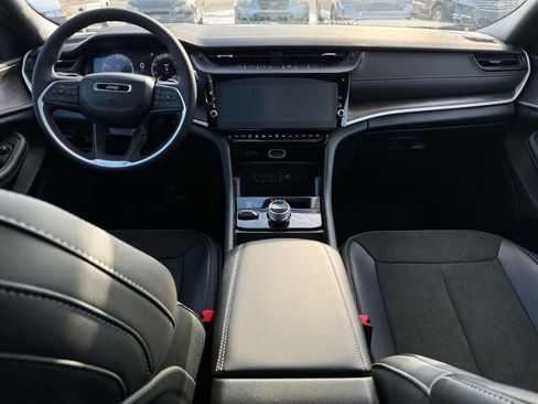 New 2026 Jeep Grand Cherokee Altitude image 22