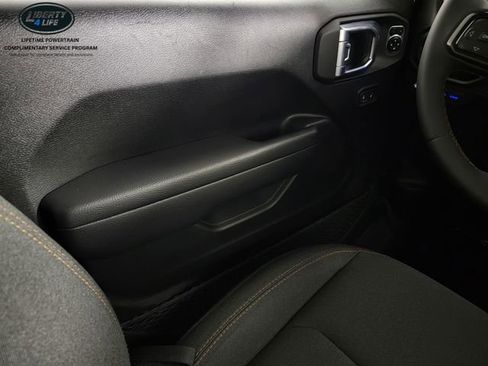 Used 2024 Jeep Wrangler Unlimited AWD/4WD image 30